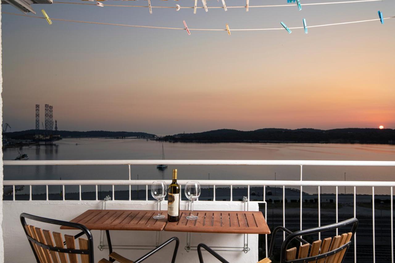 Top Floor Sunset Apartment Пула Екстер'єр фото