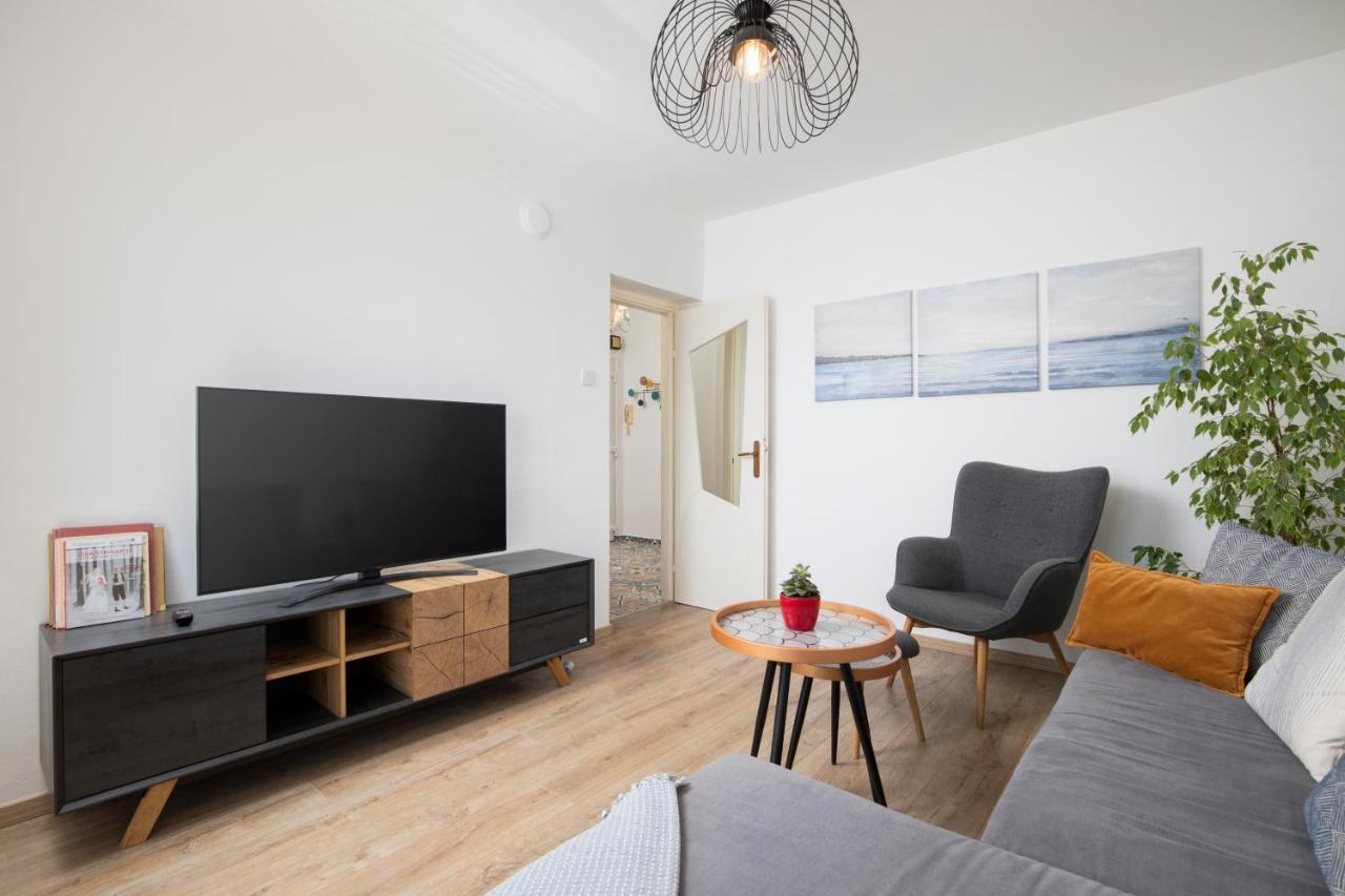 Top Floor Sunset Apartment Пула Екстер'єр фото