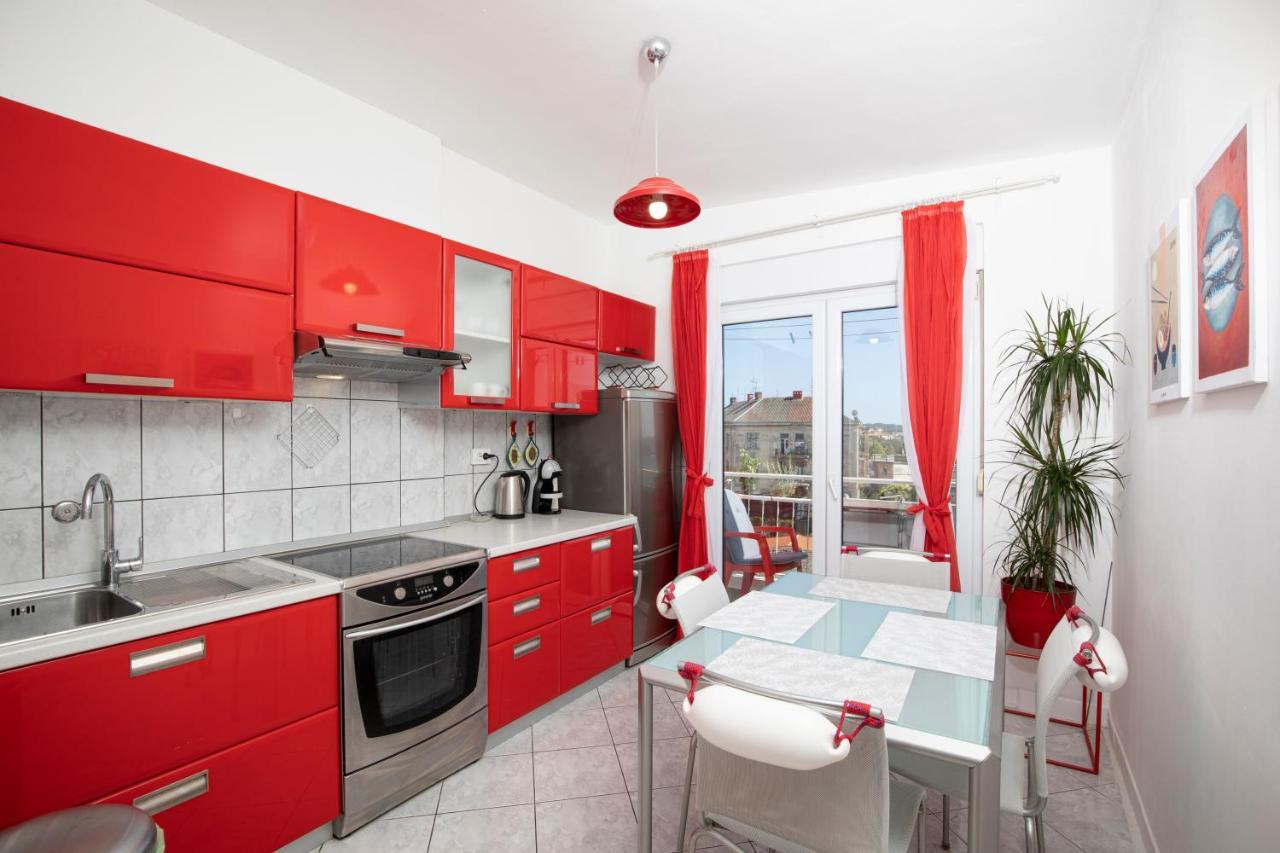 Top Floor Sunset Apartment Пула Екстер'єр фото